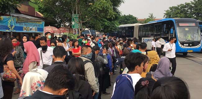 Transportasi Umum Dibatasi, DPRD: Warga DKI Harus Belajar <i>Nurut</i> Pada Gubenur