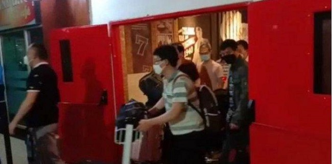 49 TKA China Lolos Di Bandara Haluoleo, Pengamat: Copot Menterinya<i>!</i>