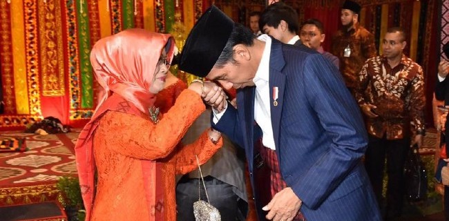 PM Malaysia Kirimkan Pesan Duka Atas Wafatnya Ibu Sudjiatmi Notomiharjo