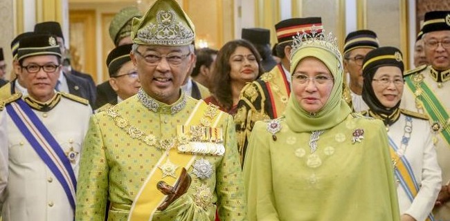 Tujuh Staf Kerajaan Positif Corona, Raja Dan Ratu Malaysia Karantina Diri