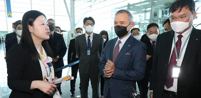 Puji Pemeriksaan Penumpang Di Bandara Incheon, AS Optimis Korea Selatan Bisa Tangani Penyebaran Corona