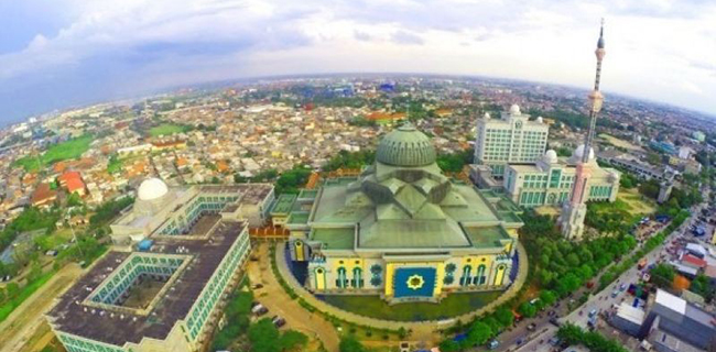PMI Semprot Disinfektan Di Masjid Raya JIC Jakarta Utara