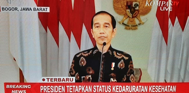Jokowi Resmi Tetapkan Pembatasan Sosial Berskala Besar Lewat Tiga Regulasi