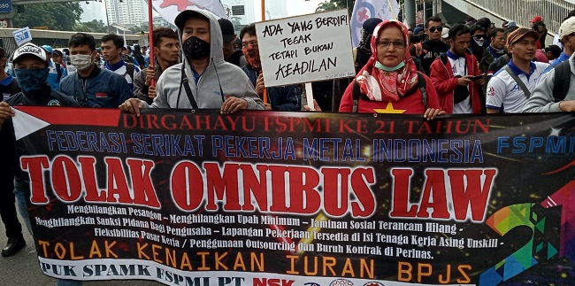 Omnibus Law Cipta Kerja Ingkari Visi Indonesia 2045