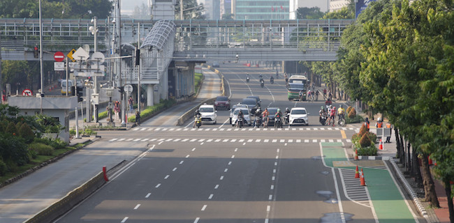 Kebijakan Anti <i>Lockdown</i> Indonesia Dan Skenario <i>Herd Immunity</i>?