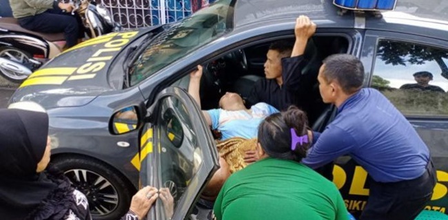Heroik, Anggota Polsek Ciawi Bantu Ibu Melahirkan Di Mobil Patroli