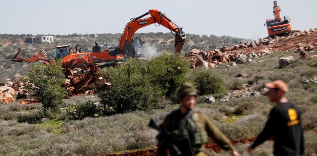 Buldoser Israel Mulai Beroperasi Di Tepi Barat, Warga Palestina: Itu Tanah Saya<i>!</i>