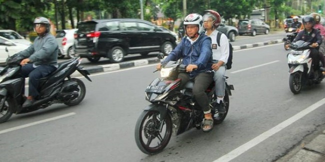 Akhyar Nasution Antar Anak Pakai Motor, Netizen: Semoga Bukan Pencitraan