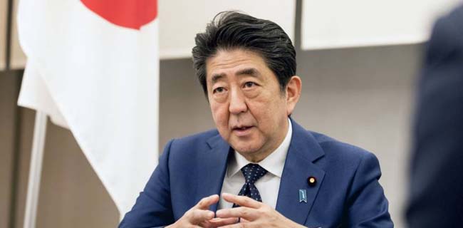 Warga Jepang Geram, PM Abe Tak Berlakukan Keadaan Darurat Tapi Bagi-bagi Masker