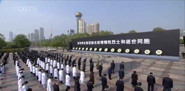Presiden China Xi Jinping Memimpin Peringatan Hari Berkabung Nasional Untuk Para Korban Covid-19