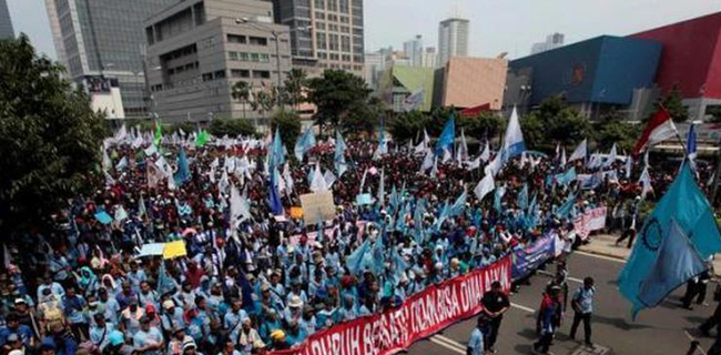 DPR Ngotot Bahas Omnibus Law Ciptaker, Massa Buruh Terpaksa Gelar Aksi Di Tengah Wabah Corona