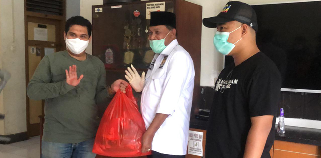 Serahkan Bantuan, Abdullah Puteh Minta Mahasiswa Aceh Di Jakarta Tidak Mudik