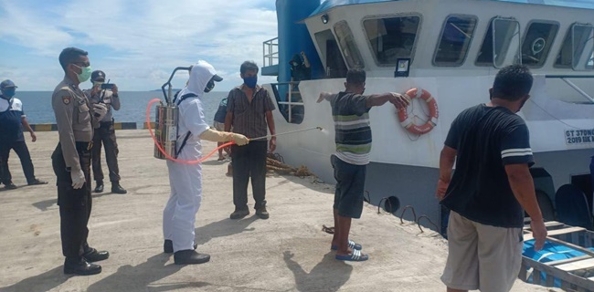 Cegah Covid-19, Kapal Yang Berlabuh Di Papua Disterilisasi