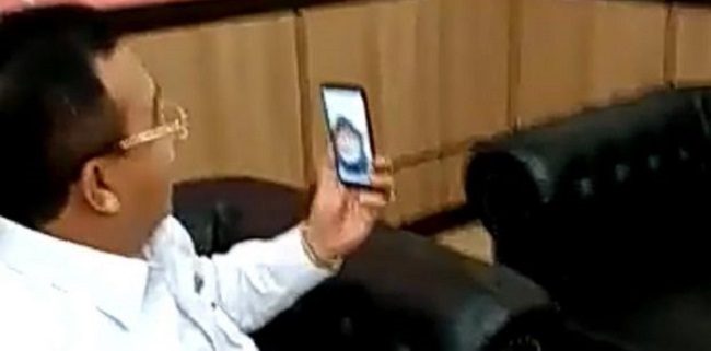 Dongkrak Motivasi Pasien Lain, Walikota Tasikmalaya <i>Video Call</i> Dengan Pasien Covid-19 Yang Sudah Sembuh