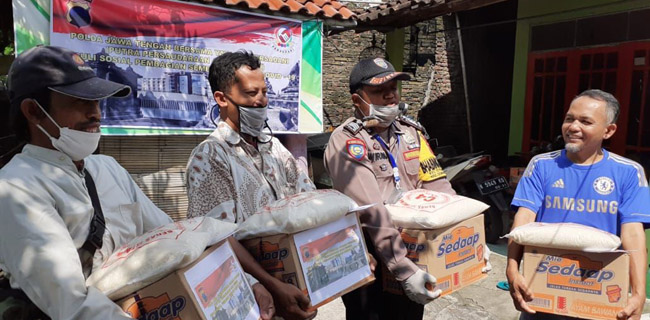 Ingin Berkontribusi, Mantan Napi Teroris Bagi-bagi Sembako Untuk Warga Terdampak Covid-19