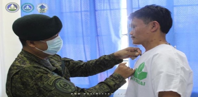 Serangan Brutal Kelompok Abu Sayyaf,  Komandan Militer Beri Penghargaan Kepada Para Tentara