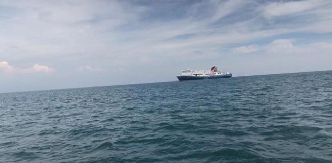 Bahan Bakarnya Habis, KMP Mutiara Sentosa III Terombang-ambing Di Selat Sunda