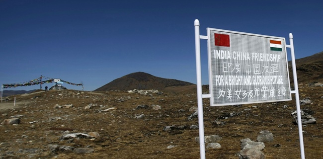 Ratusan Tentara India Dan China Bentrok, Saling Lempar Batu Dan Baku Hantam