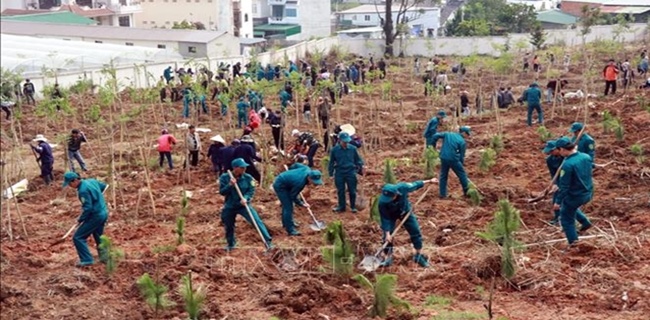 Kampanye Penanaman Pohon Menandai Hari Lahir Mendiang Tokoh Pembebasan Vietnam Ho Chi Minh