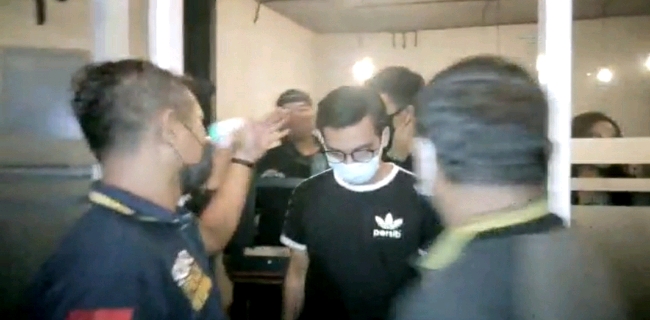 Petugas Gabungan PKM Kota Semarang Tertibkan PKL Dan Kafe Di Luar Batas Jam Malam