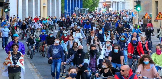 Pesepeda Di Slovenia Lakukan Unjuk Rasa Tolak Korupsi Dan Aturan Pembatasan