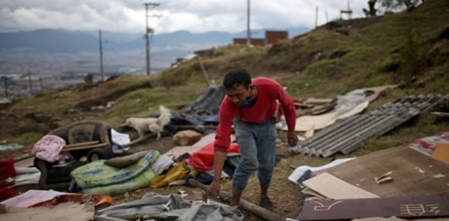 Penggusuran di Pemukiman Kumuh Bogota, Warga Sesalkan Aparat Yang Menggunakan Kekerasan