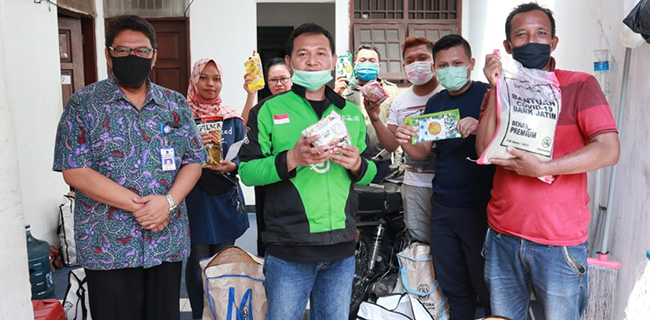 Pemprov Jawa Timur Bagikan Paket Sembako Untuk Perantau Di Jabodetabek