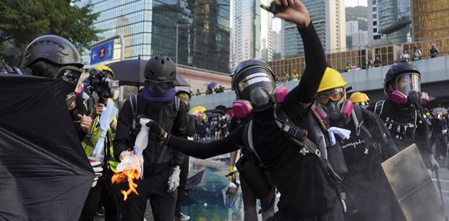 China: Hong Kong Tak Akan Pernah Tenang Selama Masih Ada Pengunjuk Rasa Pro Demokrasi Berpakaian Hitam