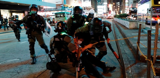 Hong Kong Kembali Ricuh, 200 Demonstran Anti China Ditangkap