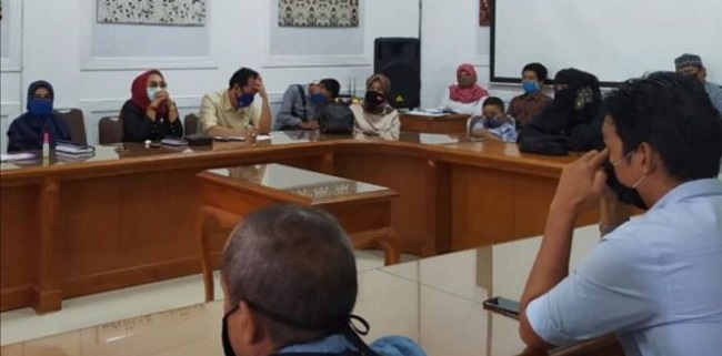 Tak Bisa Jualan Akibat PSBB, Pedagang PGC Mengadu Ke DPRD Cirebon