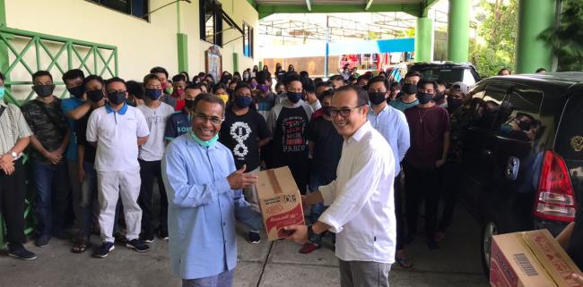 Gereja G2CC Bantu Sembako Mahasiswa Yang Terisolasi Di STT Kanaan Nusantara