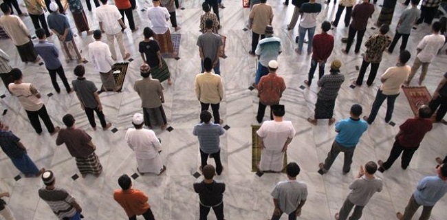 Jika Ada Umat Islam Shalat Ied Di Lapangan Atau Masjid 