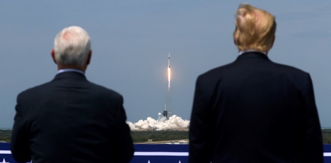Donald Trump Dan Mike Pence Jadi Saksi Peluncuran SpaceXâ€¨ Pembawa Dua Astronot AS