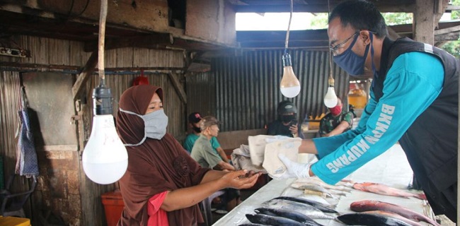 Bagikan Nasi Ikan Selama Ramadhan, Pegawai KKP Wujudkan Solidaritas Di Tengah Pandemik