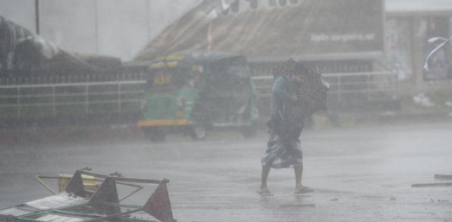 Di Tengah Kuncian Covid-19, India Harus Evakuasi Ribuan Penduduk Menjelang Hantaman Badai Super