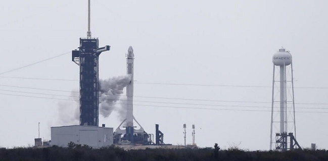 Cuaca Buruk, Peluncuran Bersejarah NASA Dan SpaceX Diundur