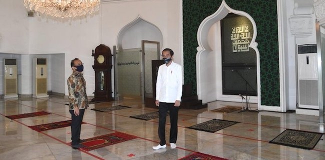 Presiden Jokowi Ikut Shalat Jumat Di Masjid Baiturrahim Istana Merdeka