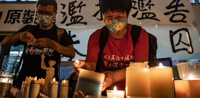 Lewat Nyala Lilin, Warga Hong Kong Kenang Peristiwa Berdarah Tiananmen 1989