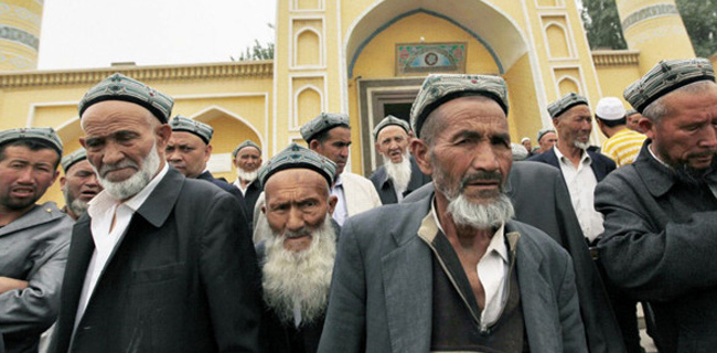 Di Tengah Ketegangan, Donald Trump Tandatangani UU HAM Uighur
