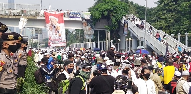 Massa Aksi Tolak RUU HIP Membludak, Jalan Gatot Soebroto Ditutup Total