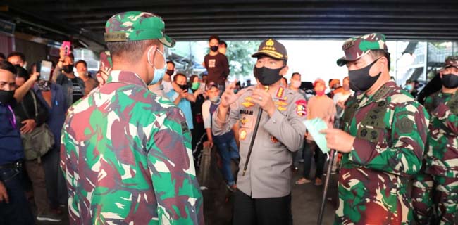 Cek Kesiapan <i>New Normal</i>, Panglima TNI Bersama Kapolri Sidak Pasar Tanah Abang Dan Bandara Soetta