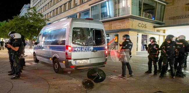 Penangkapan Pengedar Narkoba Berujung Kerusuhan Dan Penjarahan Di Stuttgart Jerman, 19 Aparat Terluka
