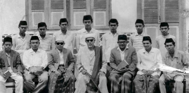 Guru Tua Habib Idrus Salim Al Jufri, Kisahkan Mimpinya Tentang Warna Bendera Merah Putih Pada Soekarno
