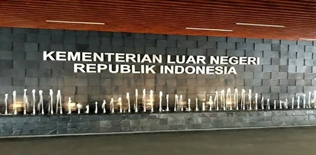 Menlu Retno Pastikan Sejak Awal Pandemik Diplomasi Indonesia Fokus Pada Ketersediaan Peralatan Dan Obat Serta Akses Untuk Vaksin.