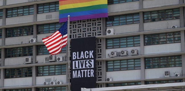 Dukung Protes Anti-Rasisme, Kedutaan Besar AS Di Seoul Bentangkan Spanduk 'Black Lives Matter'