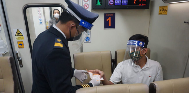 PT KAI Siapkan Face Shield Bagi Penumpang Dan Wajib Dikenakan Saat Perjalanan
