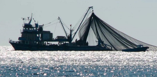Sudah Terhempas Gelombang, Tiga Kapal Ikan Iran Dapat Tembakan Peringatan Dari Arab Saudi