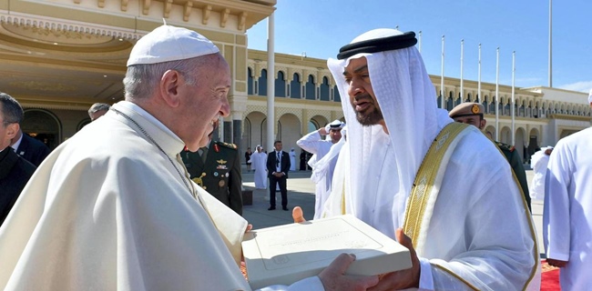 Putra Mahkota Abu Dhabi Ungkap Rasa Senangnya Setelah Percakapan Telepon Dengan Paus Fransiskus
