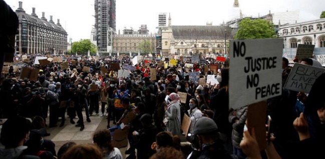 Hari Kedua Protes, Puluhan Ribu Orang Padati Jalanan London: Rasisme Adalah Virus<i>!</i>