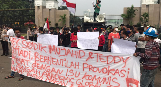 Geruduk Gedung Parlemen, Demonstran: Tolong Jangan Bodohi Masyarakat Dengan Isu Komunis